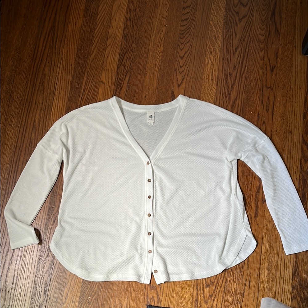 Women's Cream Button-Up Top/cardigan size M, never worn new,